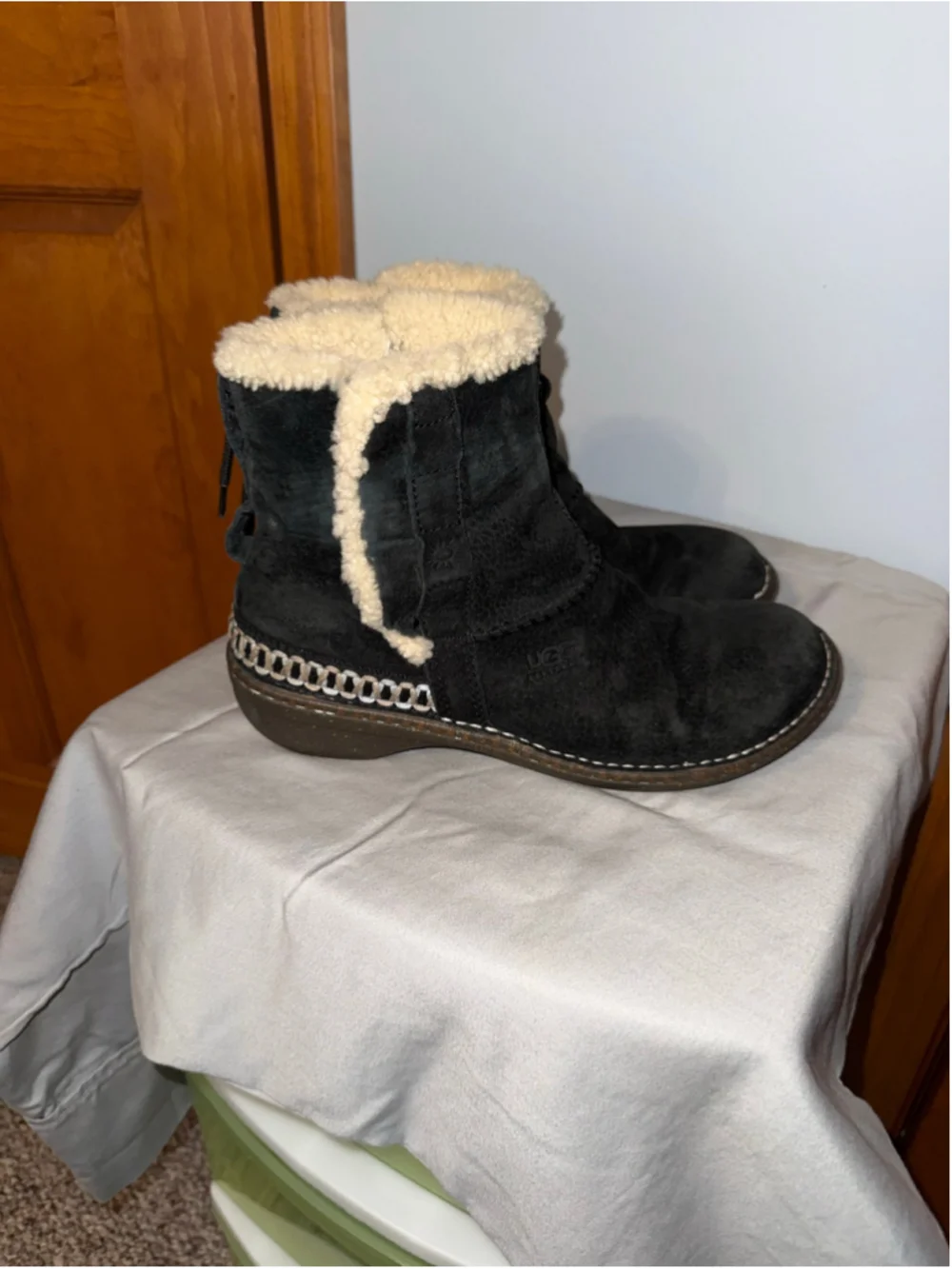 Women's UGG Cove Black & Beige Suede Ankle Boots, Size 9
